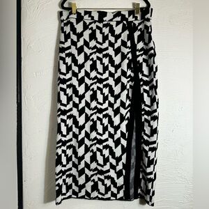 Black and White Geometric Pencil Skirt